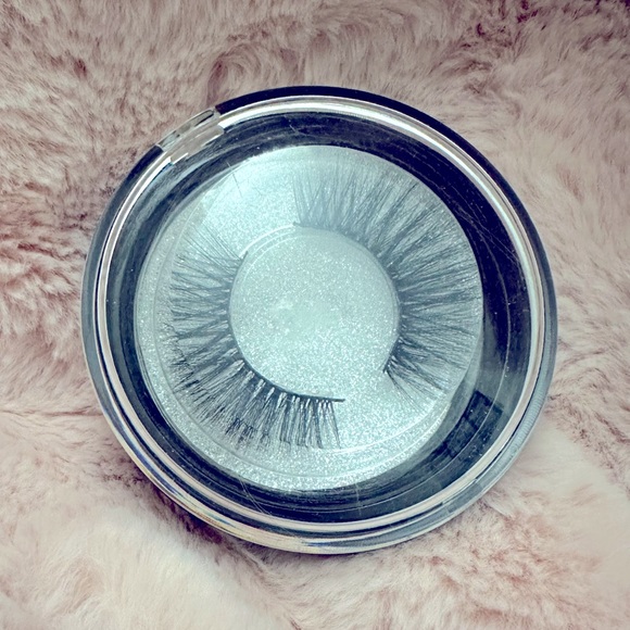 Fluffy strip lashes - Picture 2 of 2